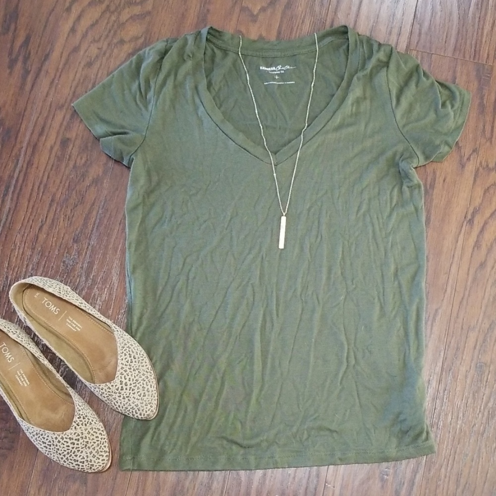Express v-neck t-shirt